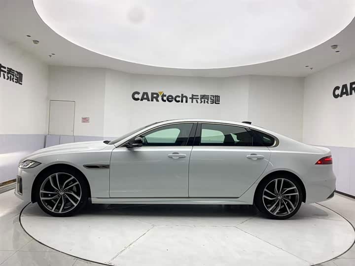 Jaguar XFL 2024 2.0 T P 300 4 WD — фото 8