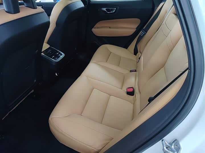 Volvo XC60 2018 T 5 4 WD — фото 17