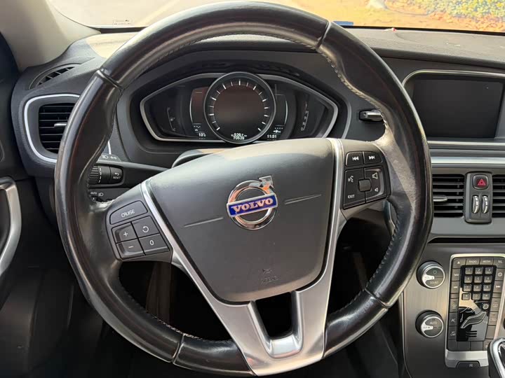 Volvo V40 2015 1.6 T — фото 13