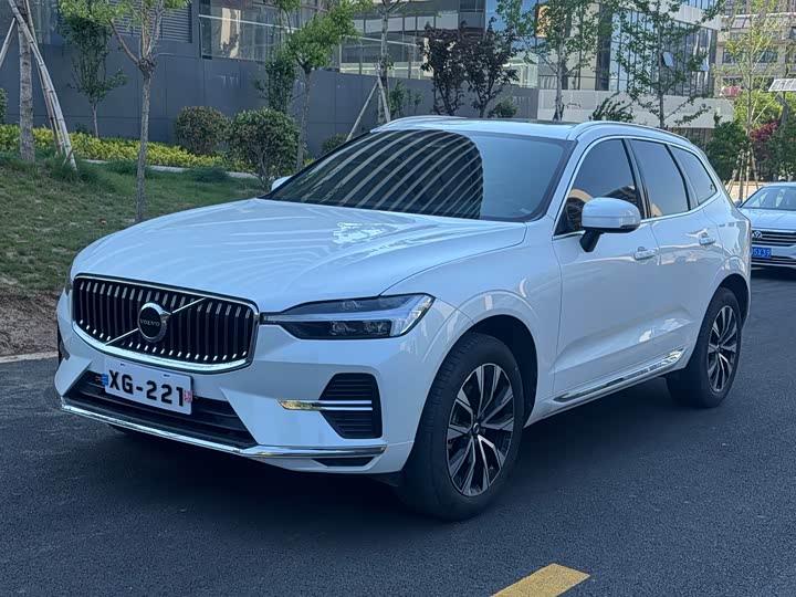 Volvo XC60 2023 B 5 4 WD — фото 1