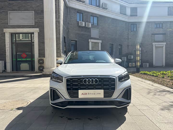Audi Q2L 2024 35 TFSI — фото 2