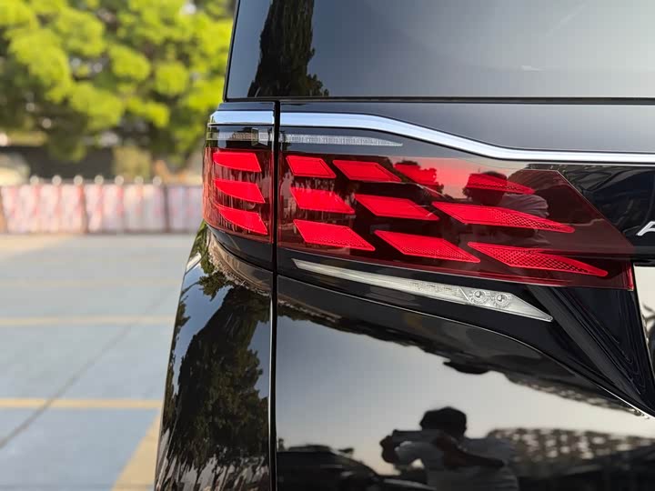 Toyota Alphard — фото 20
