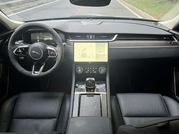 Jaguar XFL 2021 XFL 2.0 T P 250 2 WD — фото 8