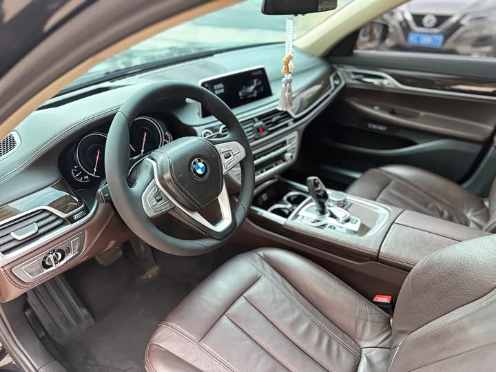BMW 7 Series 730Li продвинутая — фото 8