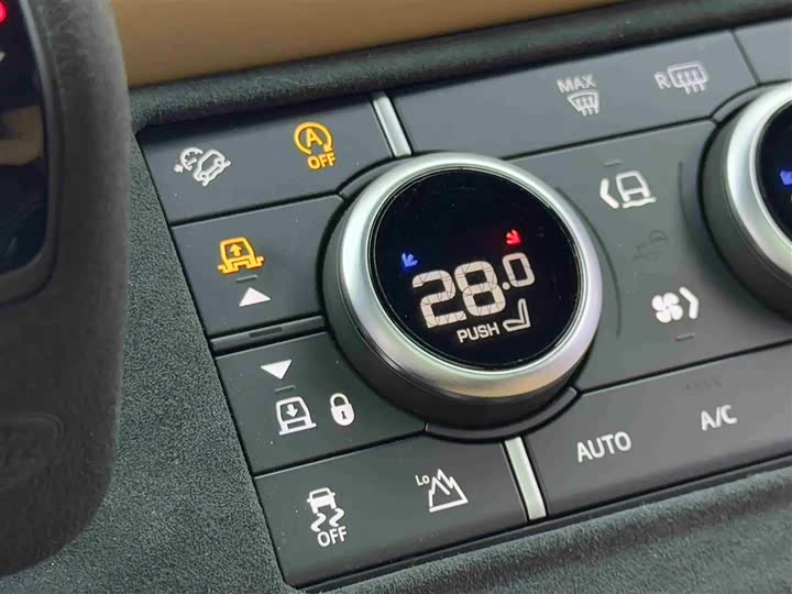 Land Rover Defender — фото 16