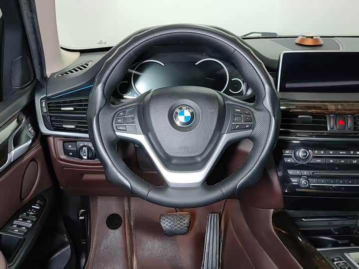 BMW X5 2015 x Drive 28i — фото 18