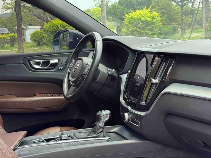 Volvo XC60 2021 T 5 4 WD — фото 14