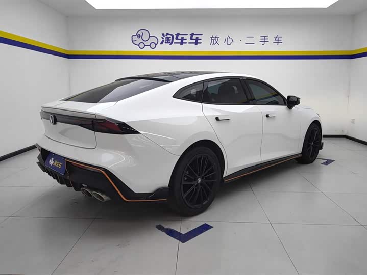 Changan UNI-V 2022 1.5 T — фото 3