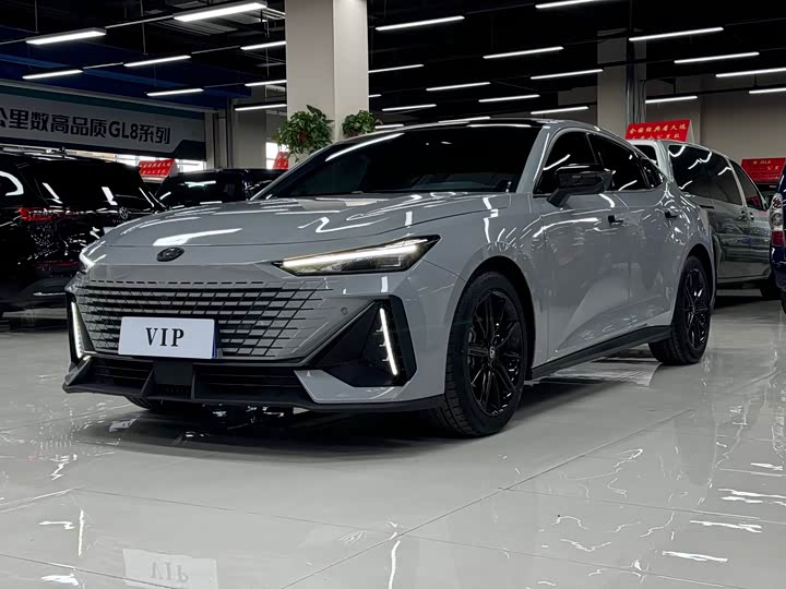Changan UNI-V 2023 1.5 T Premium — фото 1