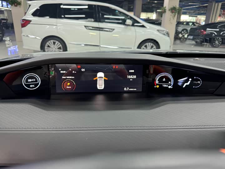 Changan UNI-V 2023 1.5 T Premium — фото 12