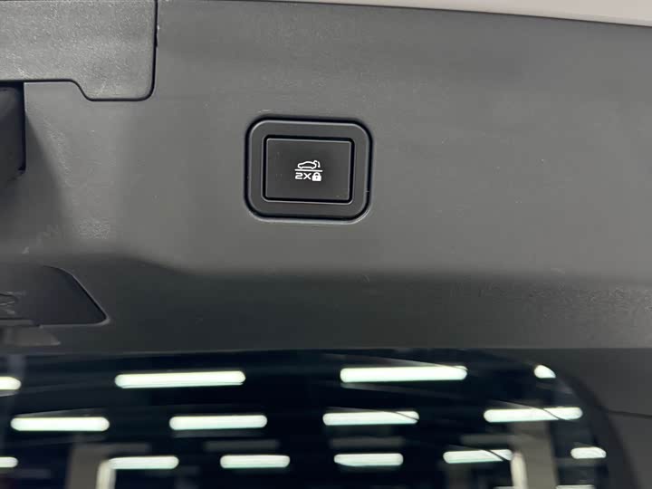 Changan UNI-V 2023 1.5 T Premium — фото 21