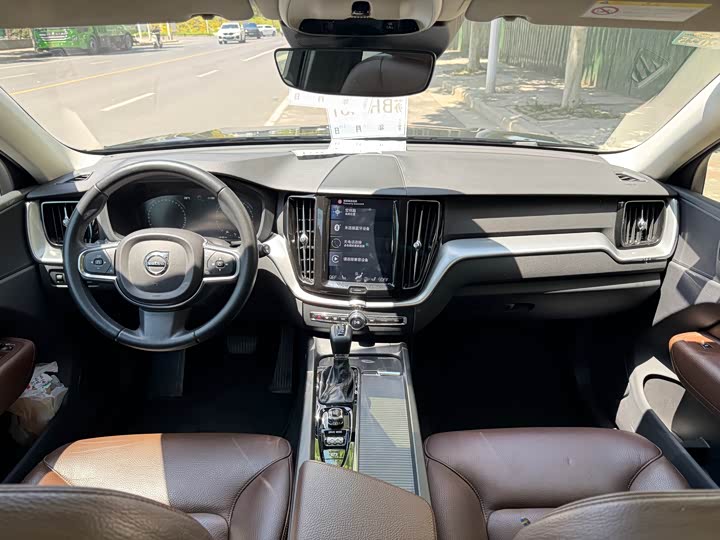 Volvo XC60 2019 T 5 4 WD VI — фото 5