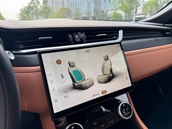 Jaguar XFL 2024 2.0 T P 300 4 WD — фото 13