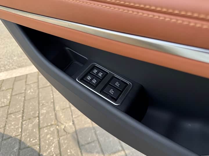 Jaguar XFL 2024 2.0 T P 300 4 WD — фото 16