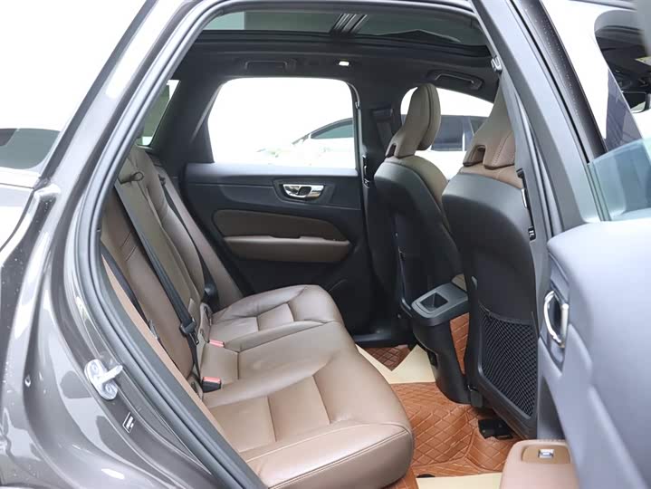Volvo XC60 2024 B 5 4 WD — фото 16