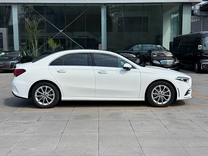 Mercedes-Benz A-Class 2019 A 200 L — фото 4