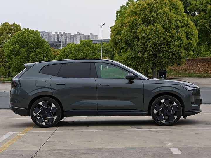 Volvo XC70 Hybrid 2026 4 WD Ultra — фото 4