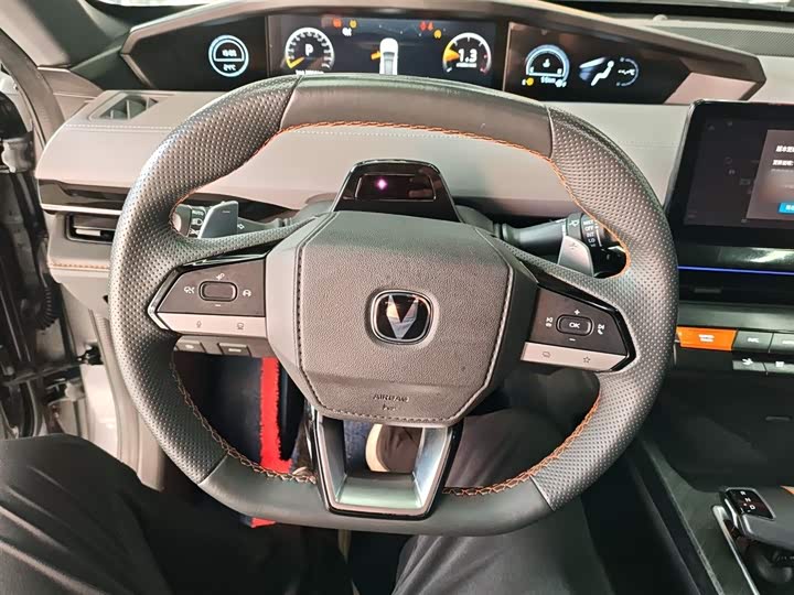 Changan UNI-V 2023 1.5 T Premium — фото 11