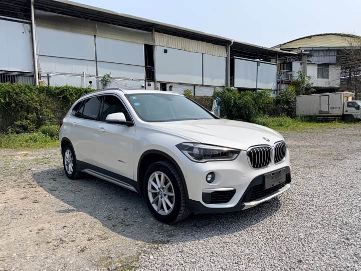 BMW X1 2016 x Drive 20 Li Luxury — фото 3