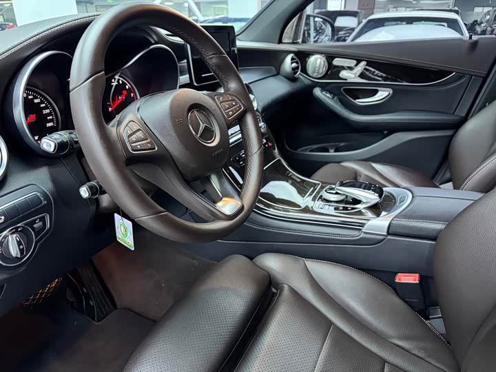 Mercedes-Benz GLC 2018 GLC 260 4 MATIC Luxury — фото 4
