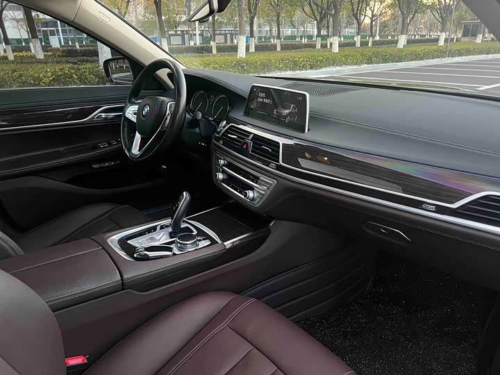 BMW 7 Series 730Li продвинутая — фото 15