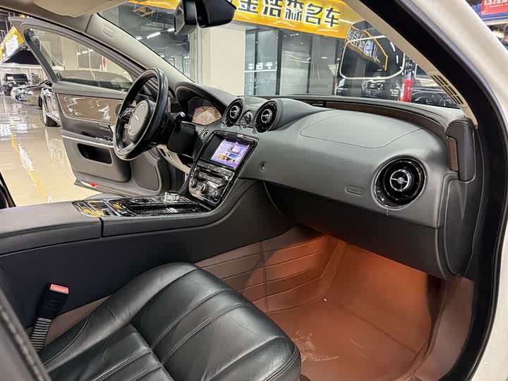 Jaguar XJ 2016 XJL 3.0 SC 2 WD — фото 18
