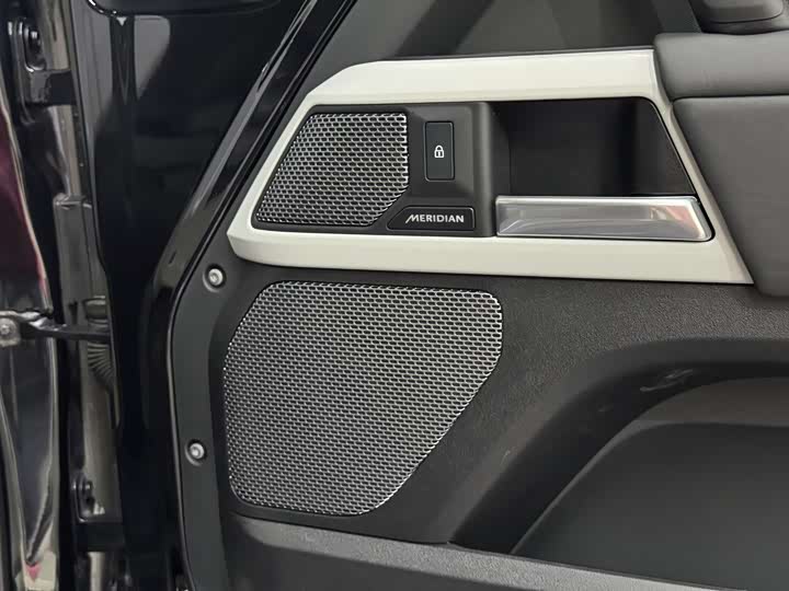 Land Rover Defender — фото 16