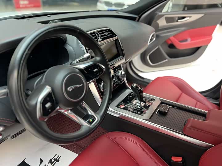 Jaguar XEL 2022 2.0 T 250 PS R-DYNAMIC S — фото 18