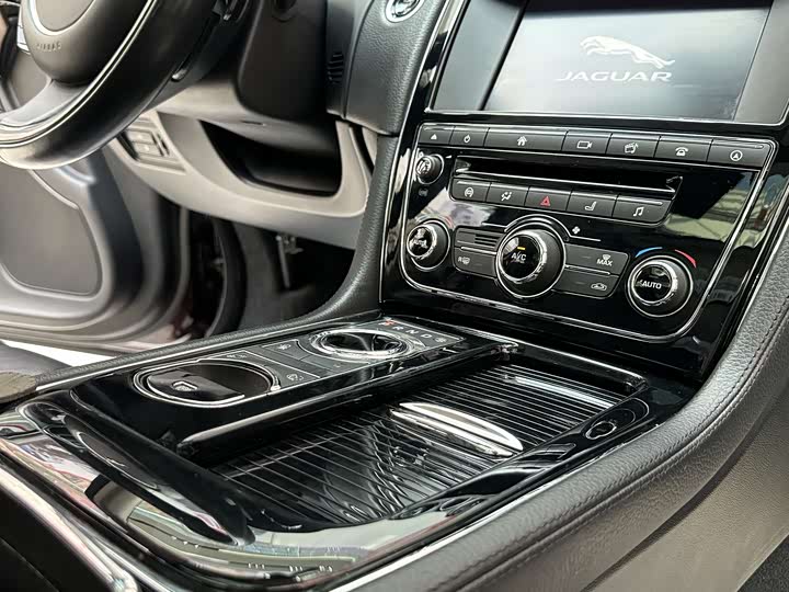 Jaguar XJ 2016 XJL 3.0 SC 2 WD — фото 18