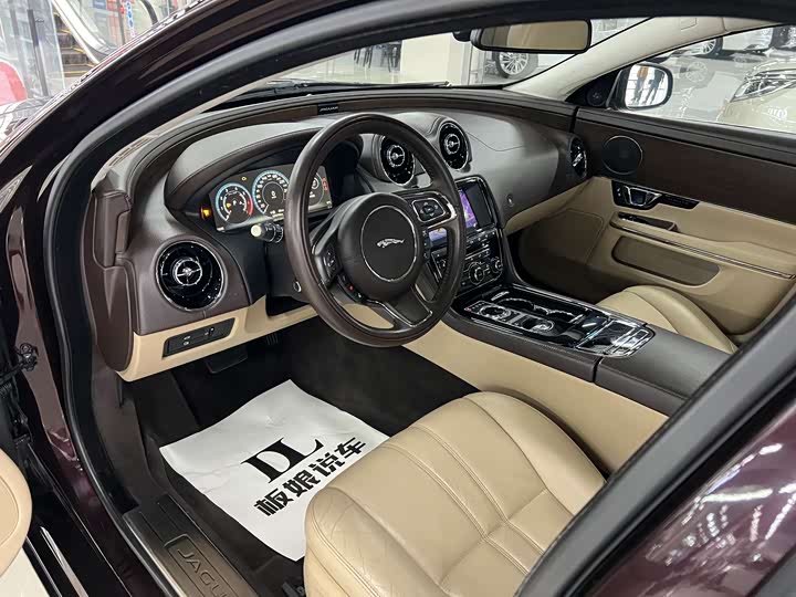 Jaguar XJ 2016 XJL 2.0 T 2 WD — фото 8
