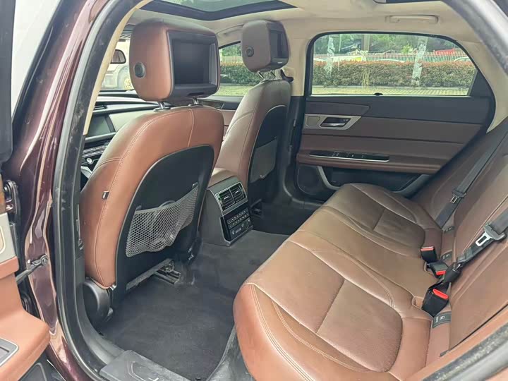 Jaguar XFL 2017 XFL 2.0 T 240 PS — фото 13