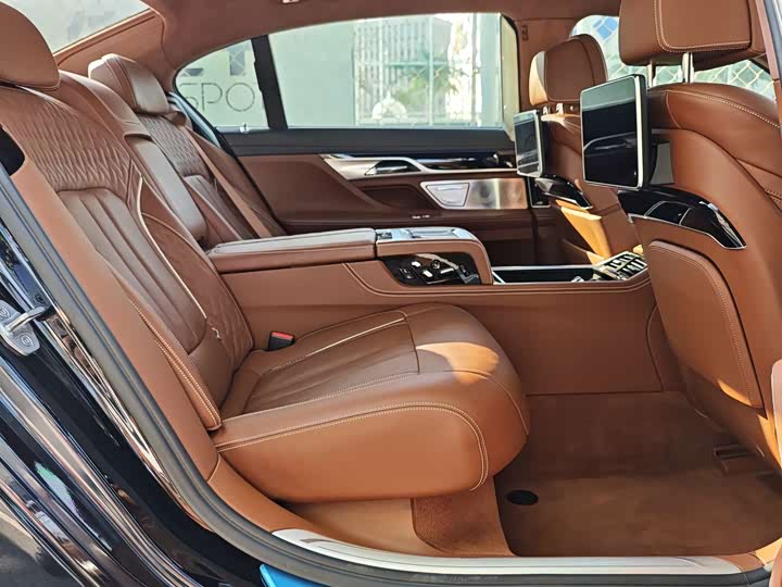 BMW 7-Series 2017 750 Li x Drive — фото 16