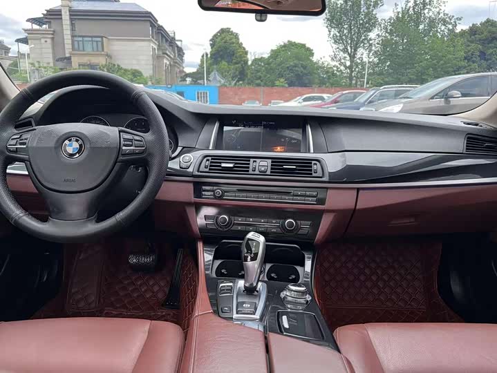 BMW 5-Series 2014 520 Li — фото 11