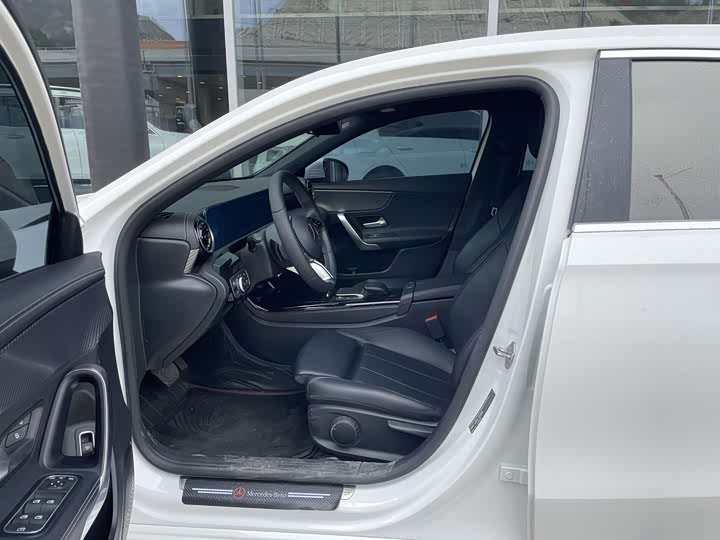 Mercedes-Benz A-Class 2024 A 200 L — фото 6