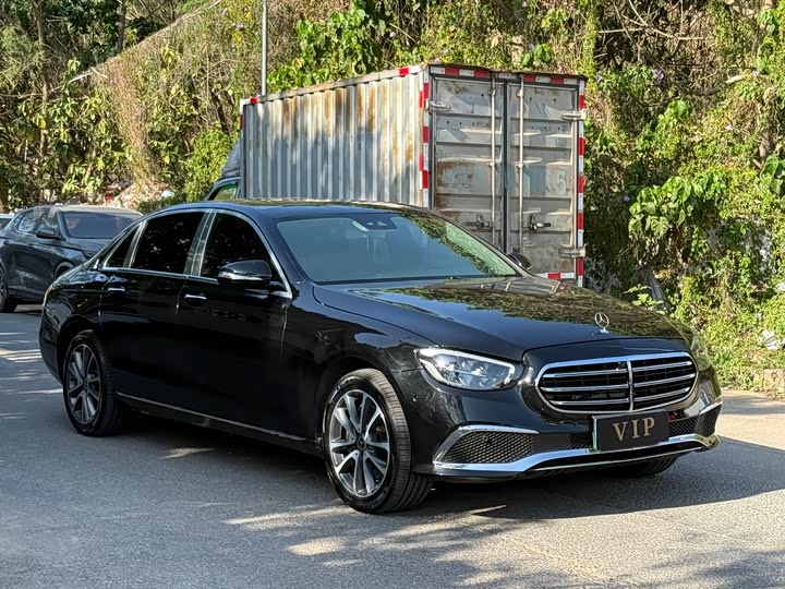 Mercedes-Benz E-Class 2017 E 300 L Luxury — фото 3