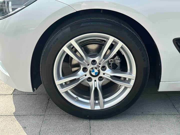 BMW 3-Series 2019 320i M — фото 11
