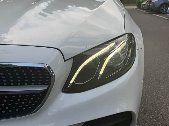 Mercedes-Benz E-Class 2017 E 200 4 MATIC — фото 3