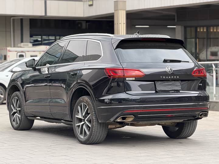 Volkswagen Touareg — фото 3