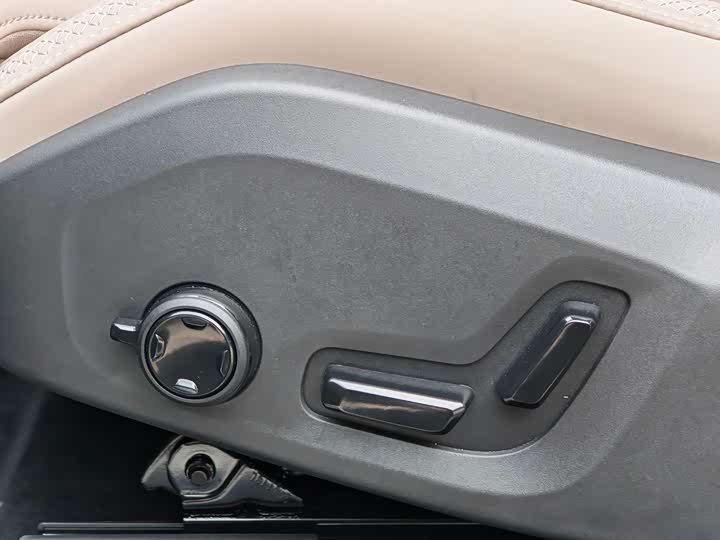 Volvo XC60 2026 B 5 4 WD — фото 18