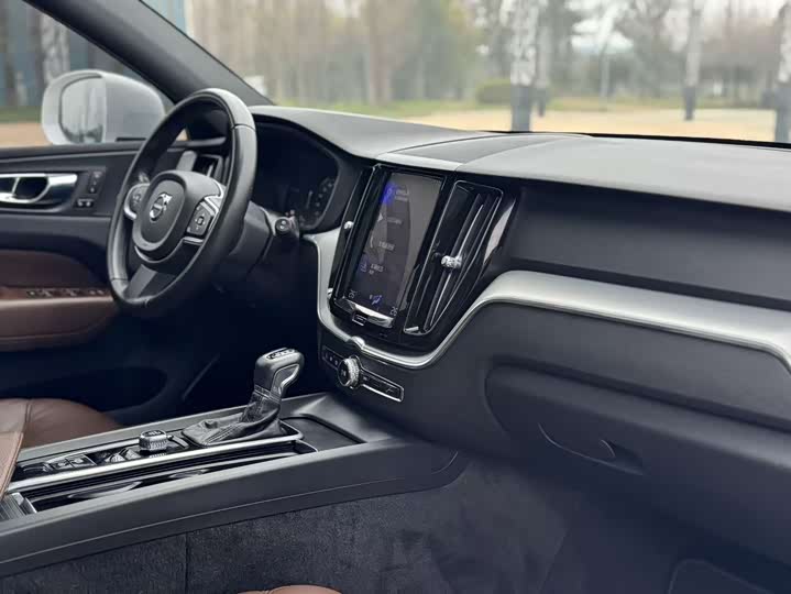 Volvo XC60 2021 T 5 4 WD — фото 16