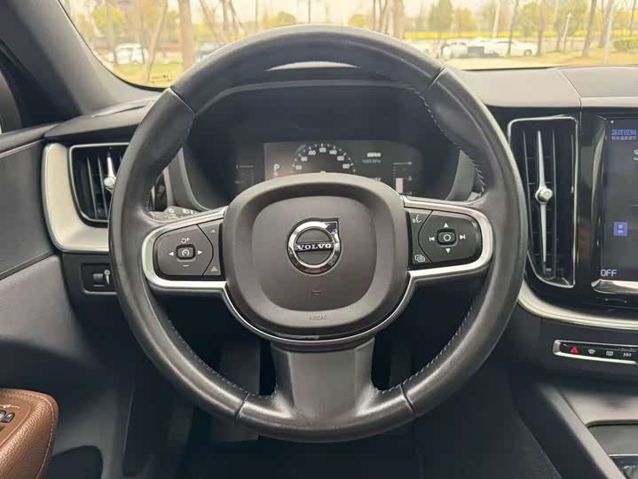Volvo XC60 2021 T 5 4 WD — фото 41