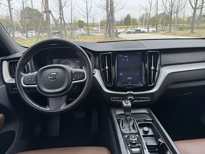 Volvo XC60 2021 T 5 4 WD — фото 40