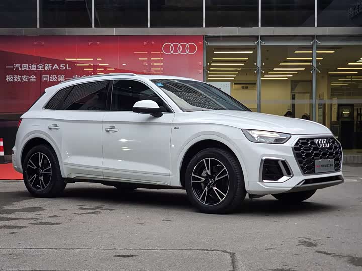 Audi Q5L 2023 40 T — фото 4