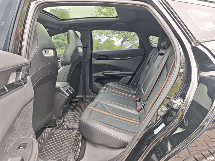 Changan UNI-V 2024 1.5 T Premium — фото 6