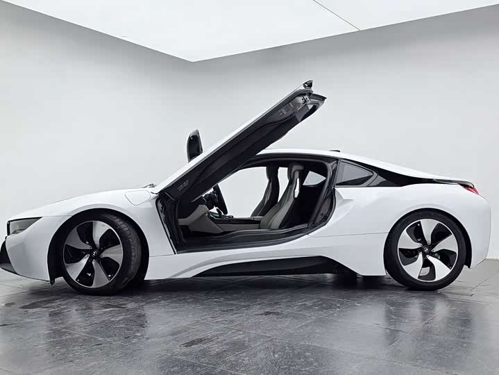 BMW i8 2014 Standard — фото 2