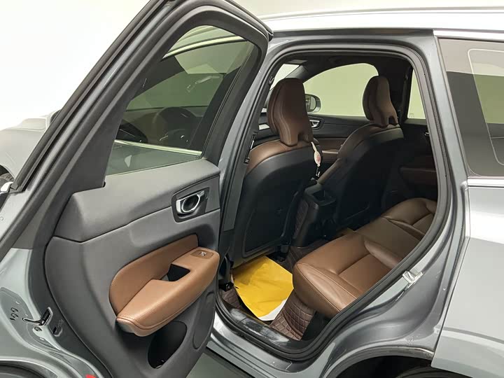 Volvo XC60 2021 T 5 4 WD — фото 19