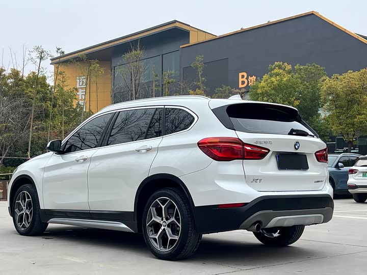 BMW X1 2019 s Drive 18 Li — фото 7