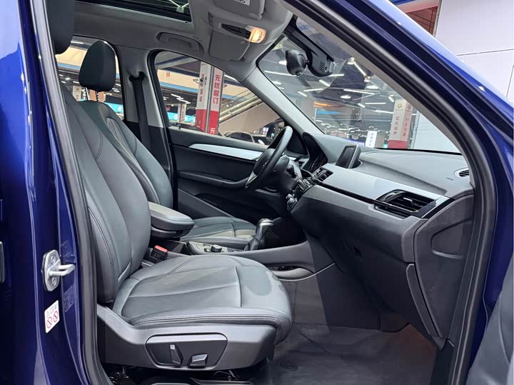 BMW X1 2019 s Drive 18 Li — фото 17