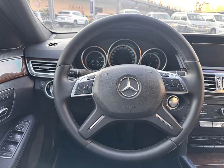 Mercedes-Benz E-Class рестайлинг E 260 L — фото 9