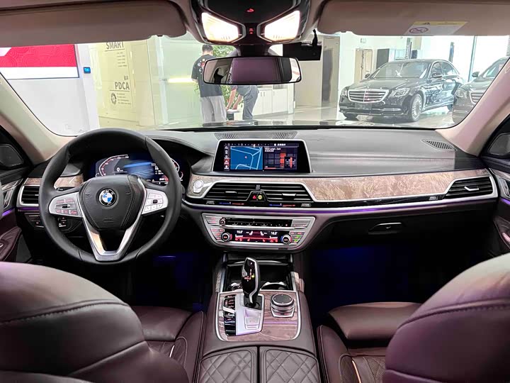 BMW 7-Series 2019 740 Li Leading — фото 8